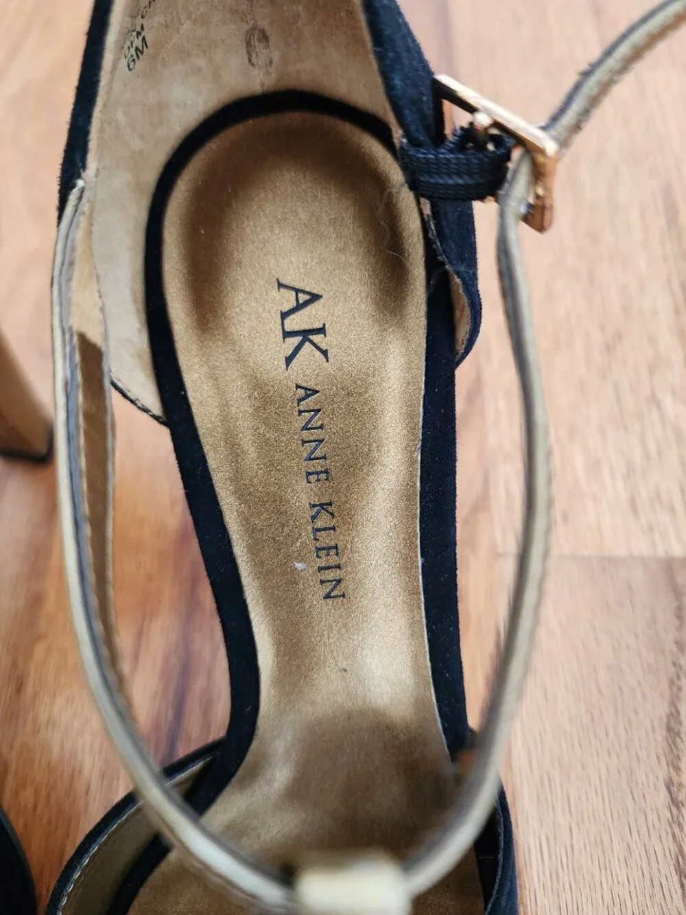NWOT AK Anne Klein 'AKDANNI' Black & Gold T-Strap Suede Heels - 6M